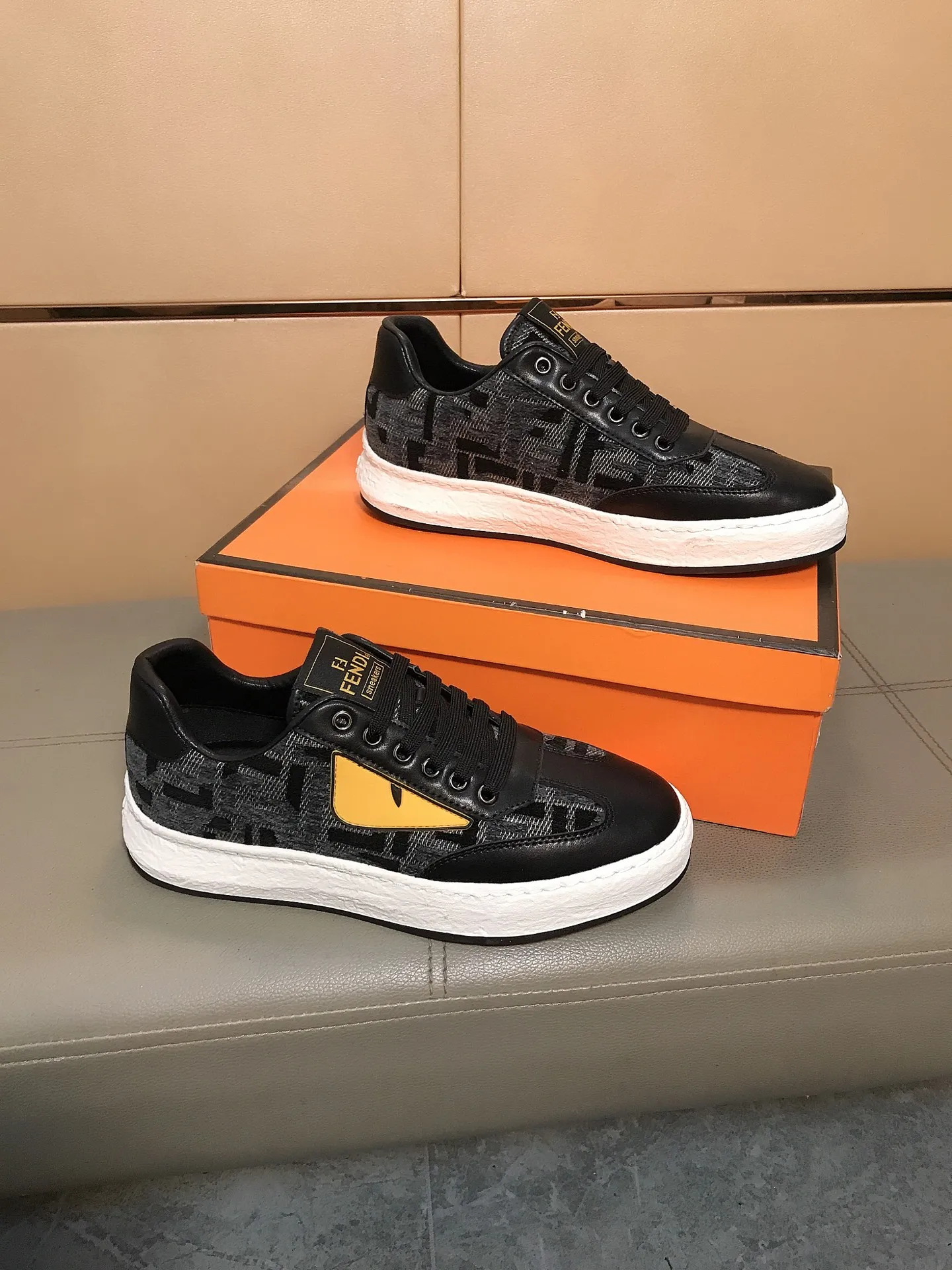 Men's Men's Shoes 230 🔆🔆👉Fendi [Fendi] Men's new low-top casual shoes are on the market🔥The shoe body is made of brand-specific printed fabric + cowhide, sheepskin foot pads, breathable and not covering the feet! Fashionable casual shoes 🙈Outsole is ultra-light, non-slip and wear-resistant👣 Standard size 38-44